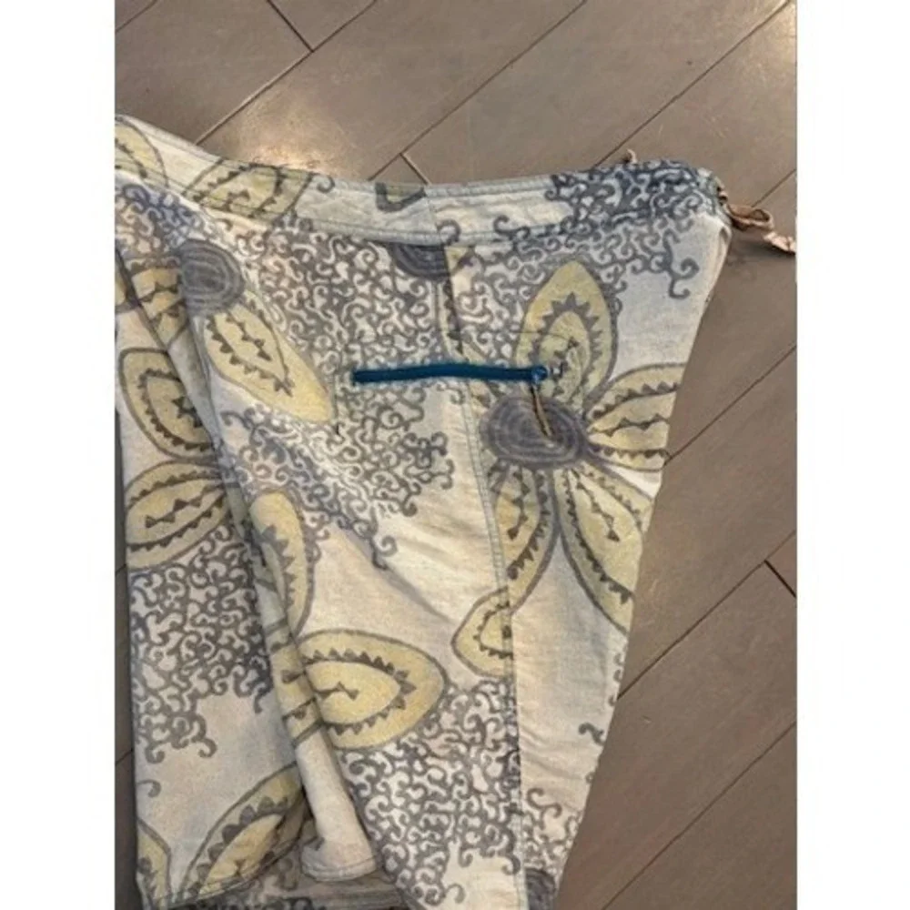 Patagonia Mens Board Shorts Size‎ 36 Blue Yellow Floral Print Swim Trunks 86559